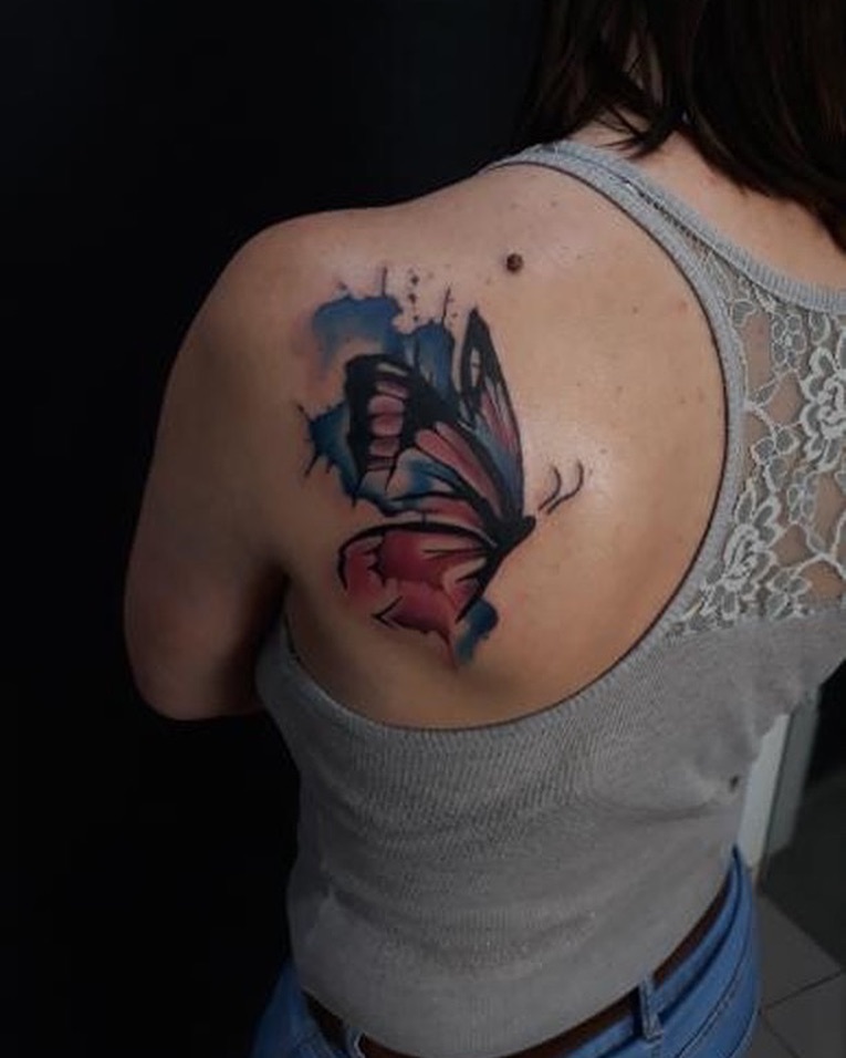 salon tatuaje funky tattoo bucuresti tatuaj spate tatuaj fete tatuaj color fluture