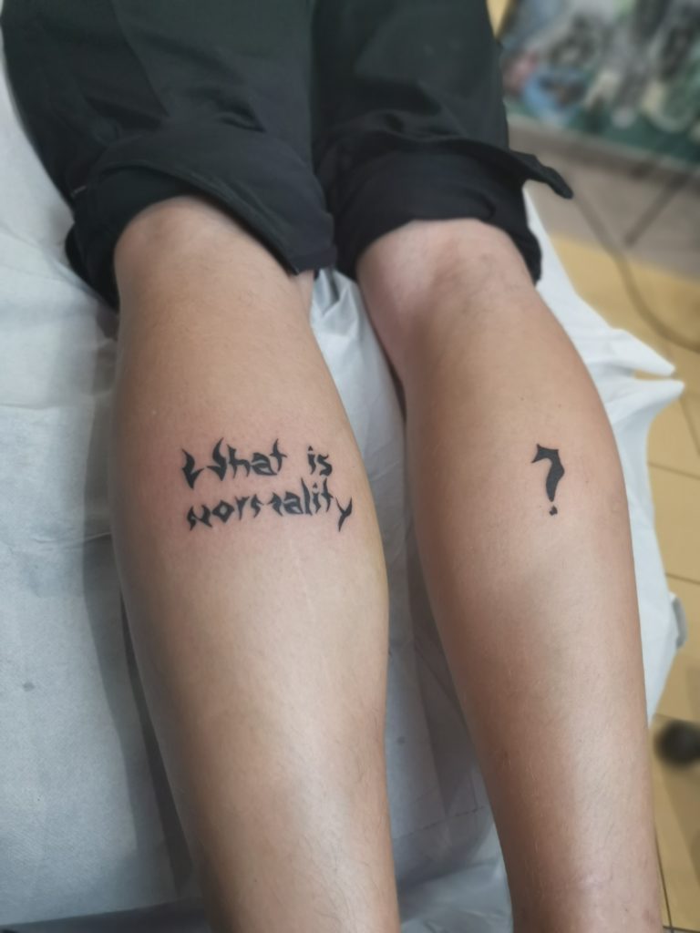 tatuaj baieti barbati gamba picioare salon tatuaje si piercing Funky tattoo Bucuresti