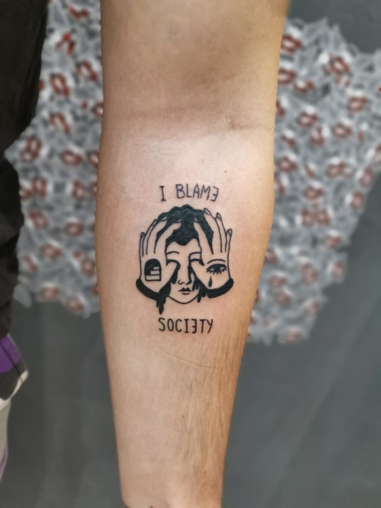 tatuaj scris mana salon tatuaje si piercing Funky tattoo Bucuresti