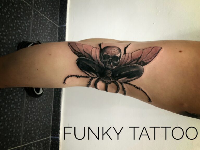 salon de tatuaje tatuaj fete picior fluture cap de mort salon tatuaje si piercing Funky tattoo Bucuresti