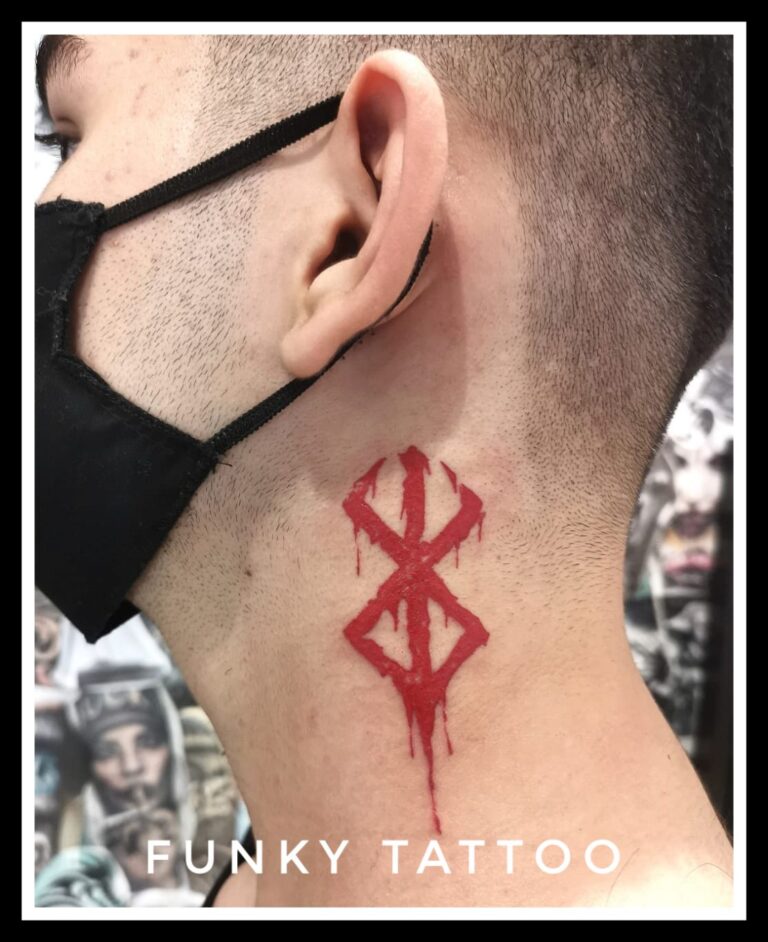 Tatuaj pe gat, tatuaj rosu , polka trash, tatuaj baieti barbati, Salon tatuaje si piercing Funky tattoo Bucuresti