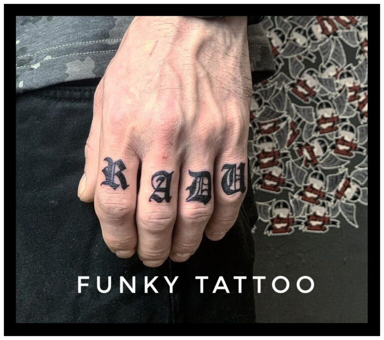 tatuaj mana litere tatuaj scris degete nume salon tatuaje si piercing Funky tattoo Bucuresti