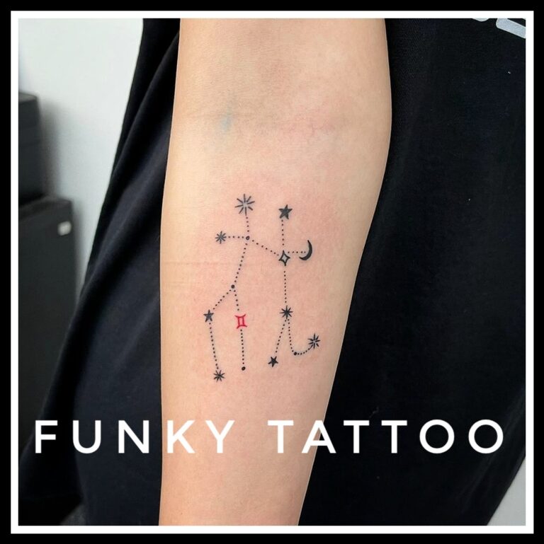 cel mai frumos tatuaj fete mana constelatie tatuaj dot puncte salon tatuaje si piercing Funky tattoo Bucuresti