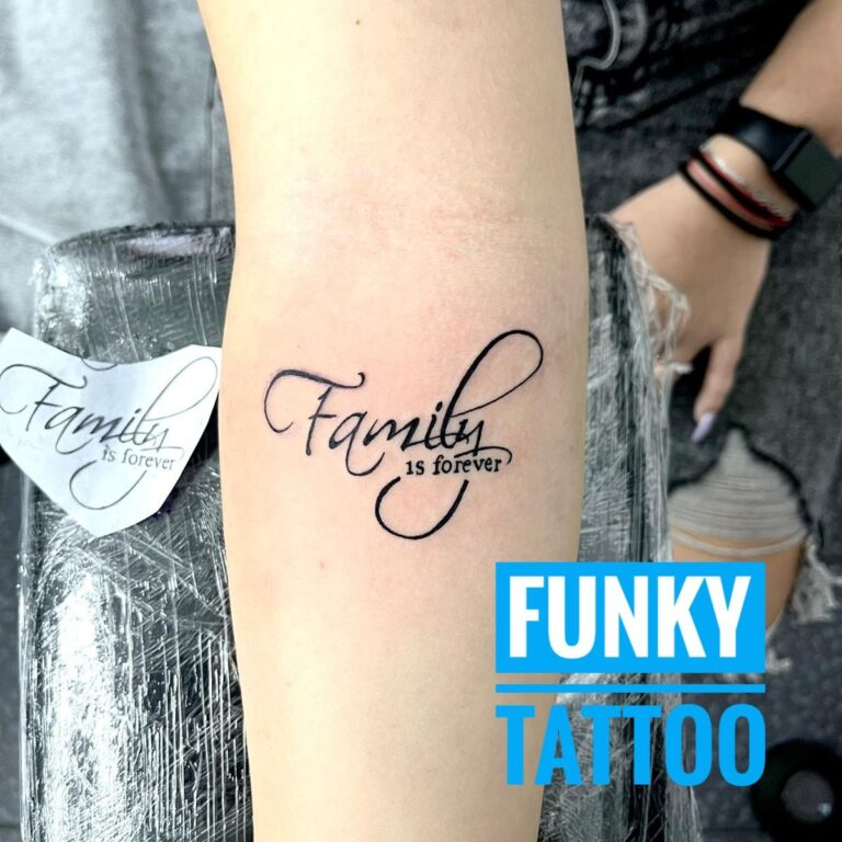 Tatuaj scris Faith fete mana portret arm tattoo trust salon tatuaje si piercing bucuresti