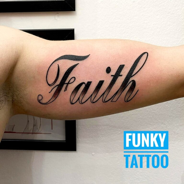 Tatuaj baieti scris mana negru tatuaje men tattoo saloane de tatuaj bucuresti funky tattoo