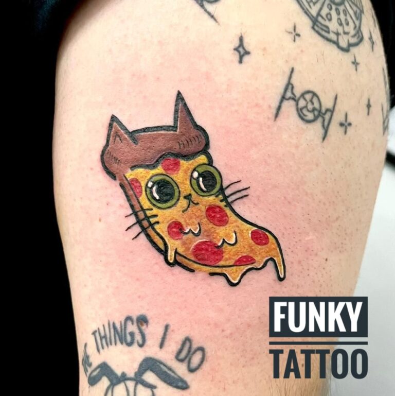 Tatuaj fete tatuaje funny pizza tatuaj pe mana color salon tatuaje si piercing Funky Tattoo