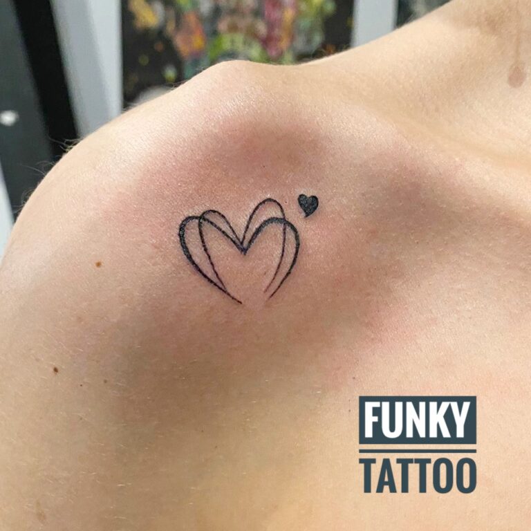 Tatuaj fete tatuaje inima tatuaj pe umar salon tatuaje si piercing Funky Tattoo