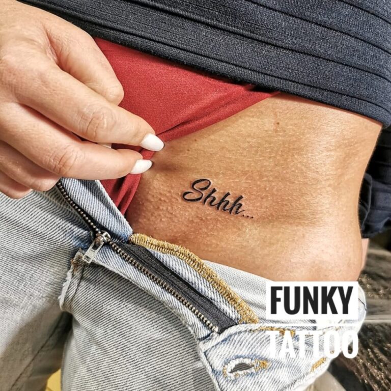 Tatuaj fete tatuaje scris tatuaj pe abdomen sexy salon tatuaje si piercing Funky Tattoo
