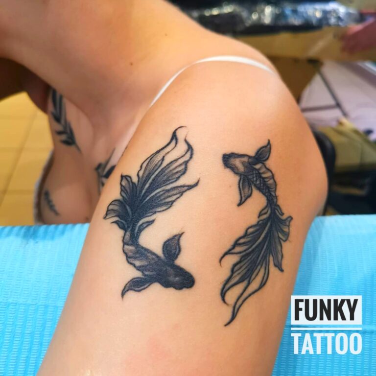 Tatuaj fete tatuaje linework tatuaj zodie pesti tatuaj pe mana piept salon tatuaje si piercing Funky Tattoo Bucuresti