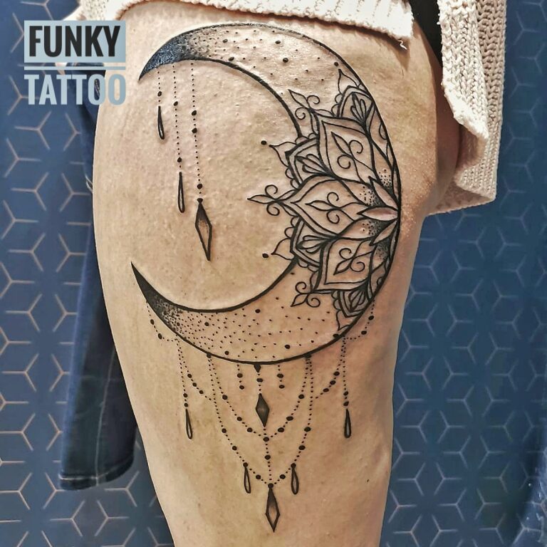 Tatuaj fete tatuaje luna dreamcatcher tatuaj picior salon tatuaje si piercing Funky Tattoo Bucuresti