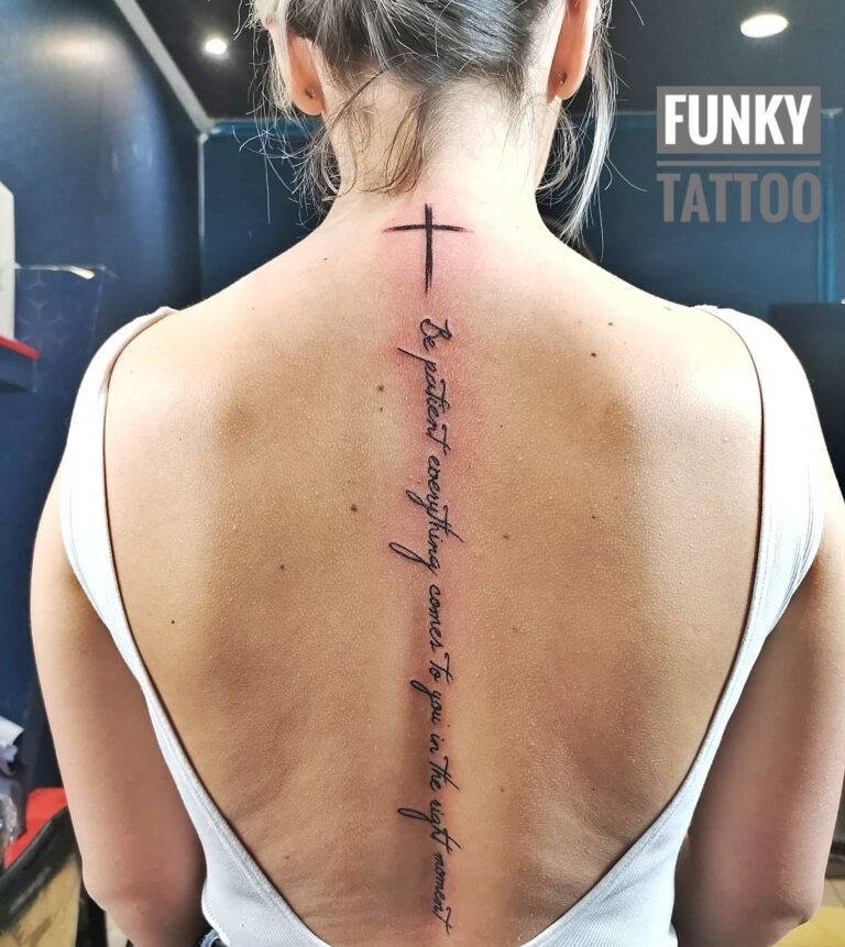Tatuaj fete tatuaje scris tatuaj pe antebrat tatuaj pe mana salon tatuaje si piercing Funky Tattoo