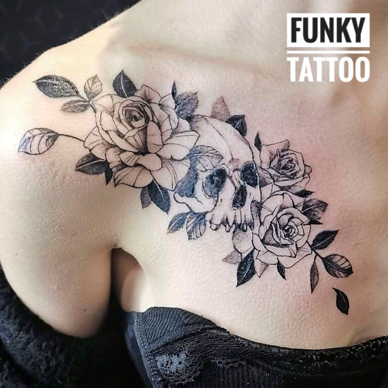 Tatuaj fete tatuaje flori craniu tatuaj pe umar tatuaj pe piept Salon tatuaje si piercing Funky Tattoo