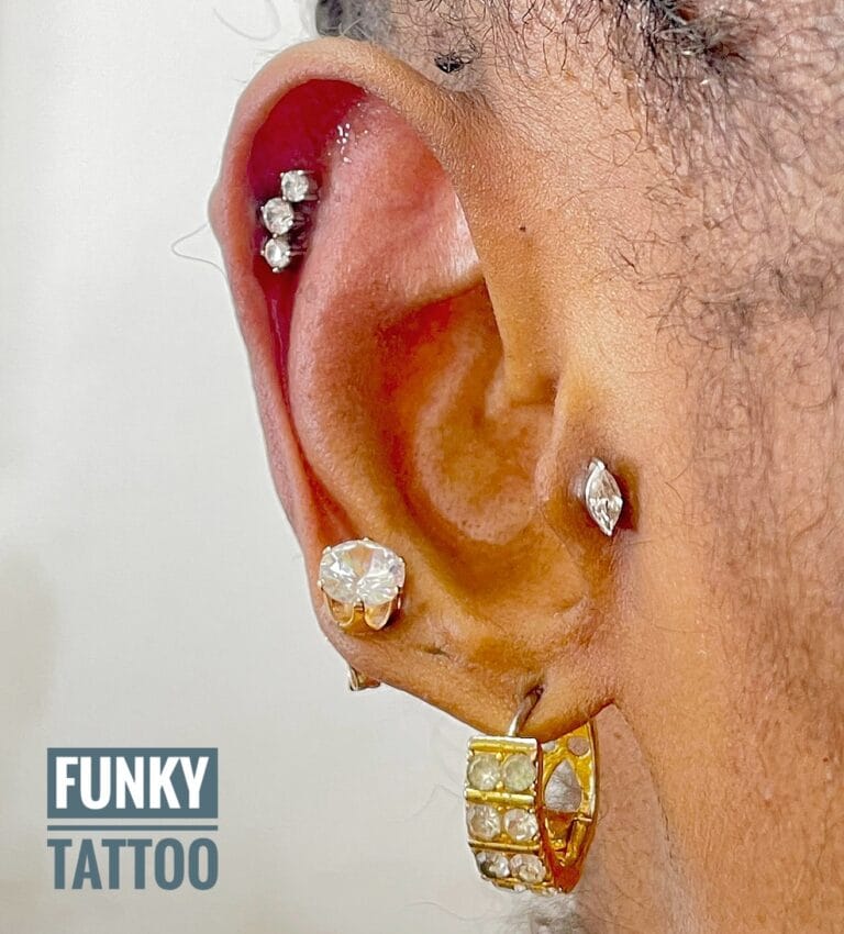 Piercing helix flat lob cercei cartilaj Salon tatuaje si piercing Funky Tattoo