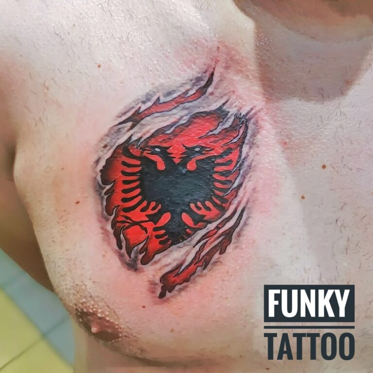 Salon tatuaje si piercing Funky Tattoo Bucuresti Tatuaj baieti tattoos tatuaj color pe piept emblema
