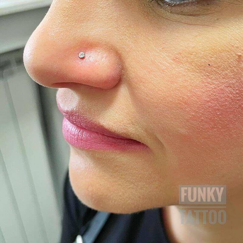 Salon Tatuaje Bucuresti Funky Tattoo cercel nara piercing nostril piercing nas cerceii ureche cartilaj fete