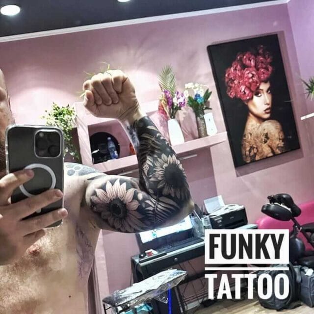 tatuaje barbati tatuaj pe mana salon tatuaje tatuaje barbati tatuaj pe mana salon tatuaje