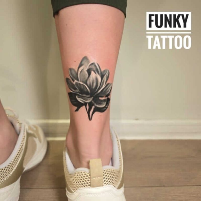 tatuaj fete pe picior tatuaj floare de lotus pe gamba glezna tatuaje frumoase pentru fete