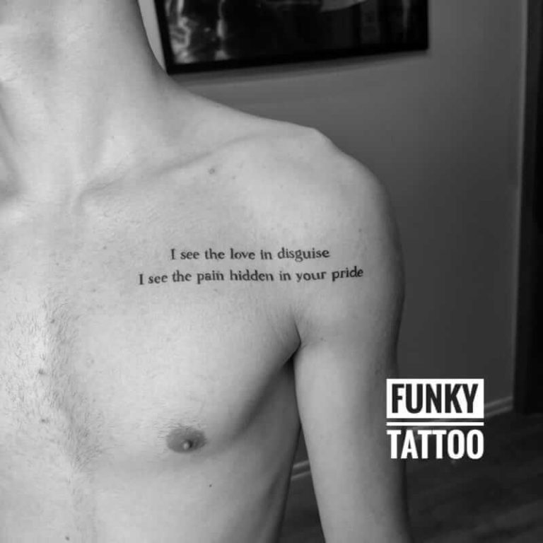 idei tatuaje baieti barbati tatuaje scris pe piept