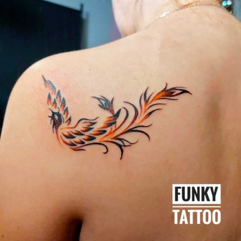 tatuaje fete tatuaj color pe umar spate tatuaj pasarea pheonix