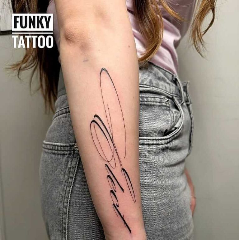 tatuaj scris pe antebrat (mana) - Funky Tattoo Bucuresti