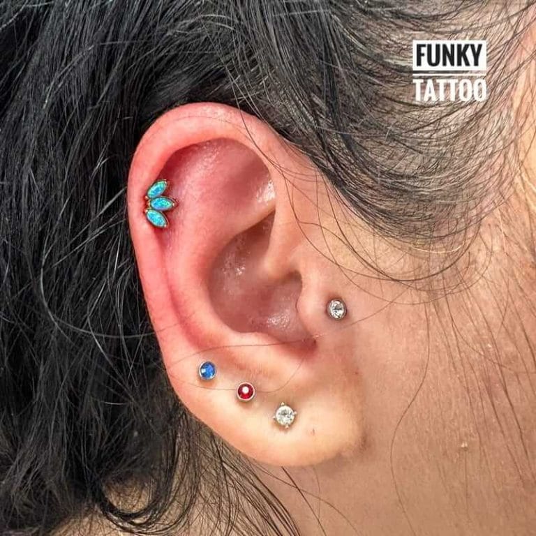 salon piercing ureche piercing helix cartilaj carcel ureche