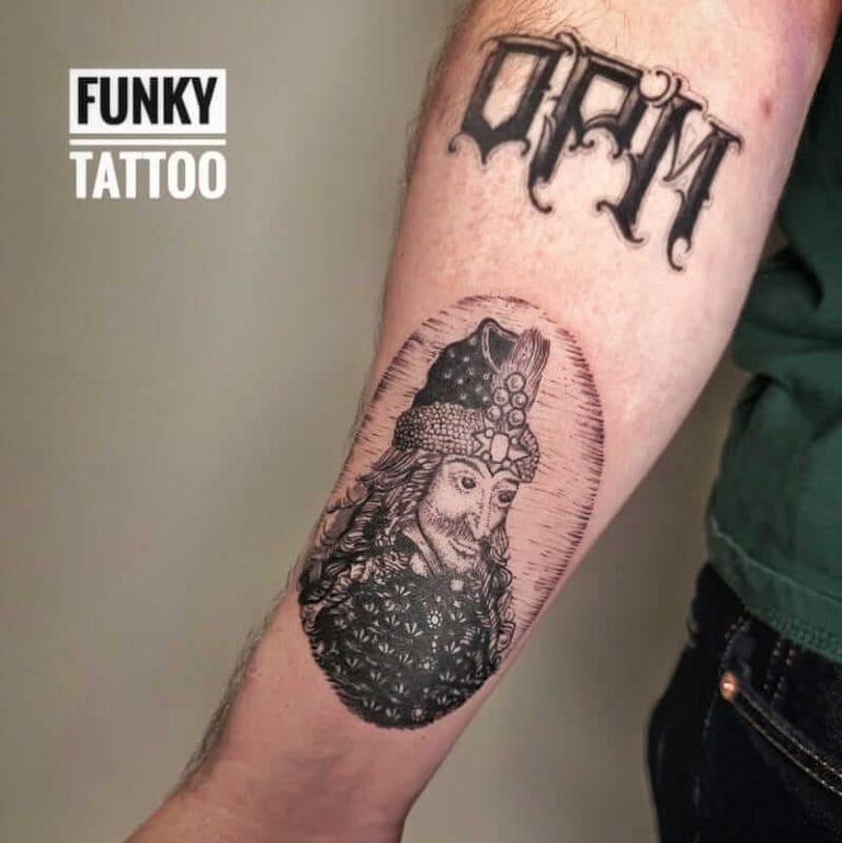 tatuaje barbati tatuaj pe mana salon tatuaje bucuresti tatuaj vlad tepes