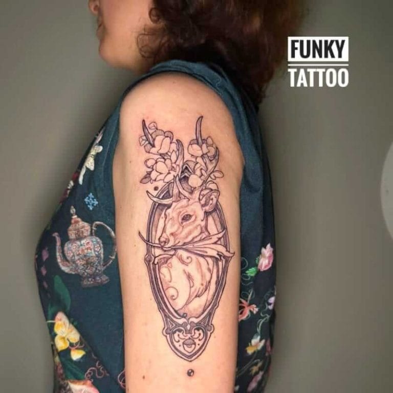 tatuaje fete tatuaj pe mana tatuaj pe umar tatuaje frumoase fete salon de tatuaje bucuresti