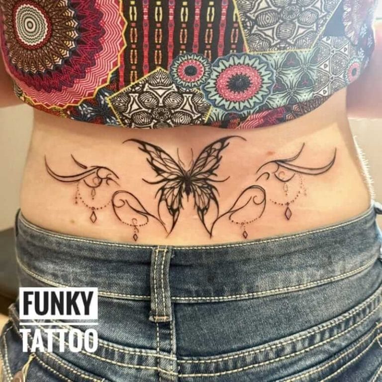 tatuaje fete tatuaje pe spate tatuaje fund salon tatuaje
