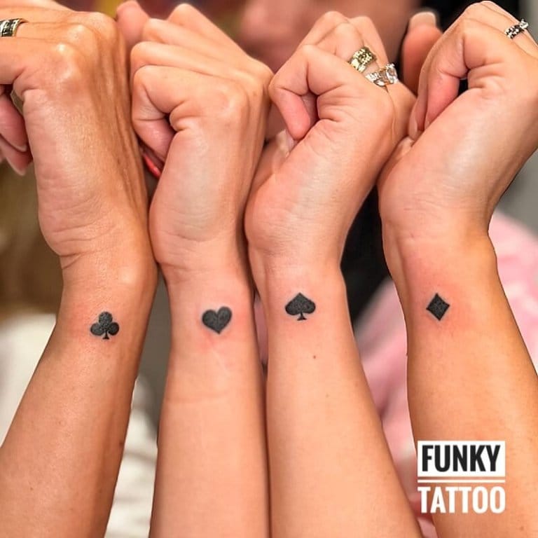 modele tatuaje pe mana tatuaje mici tatuaj family tatuaj de grup salon tatuaje
