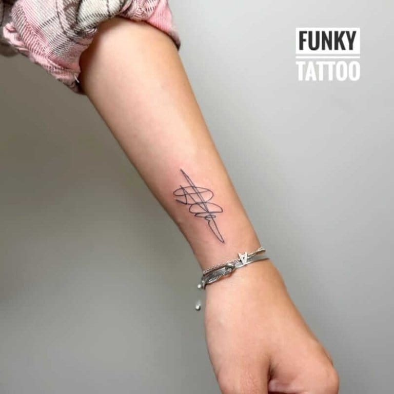 tatuaje fete tatuaj antebrat tatuaj mana salon tatuaje