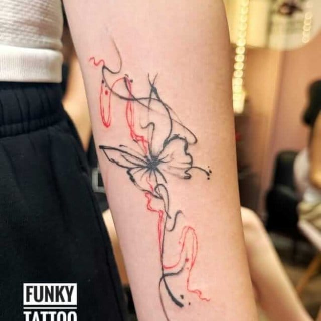tatuaje fete tatuaj antebrat tatuaje pe mana tatuaje flori fluture color salon de tatuaje bucuresti