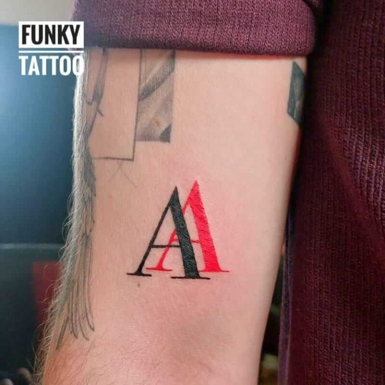 tatuaje pe mana tatuaje barbati tatuaj scrisuri