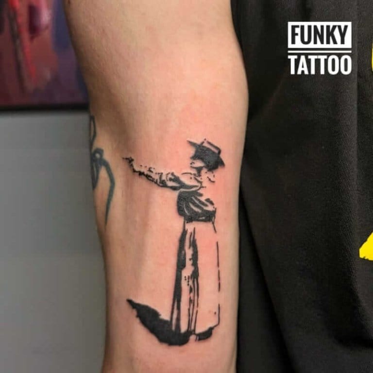tatuaje barbati tatuaj pe mana tatuaje baieti salon de tatuaje bucuresti