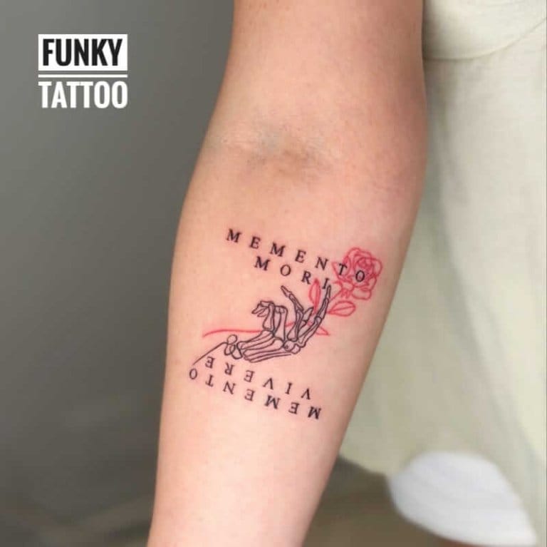 tatuaje pe mana tatuaje scrisuri tatuaje fete salon tatuaje