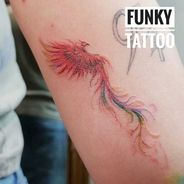 tatuaje color fete tatuaj watercolor idei tatuaje fete salon tatuaje