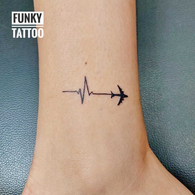 tatuaje mici tatuaj pe mana tatuaje fete salon de tatuaje