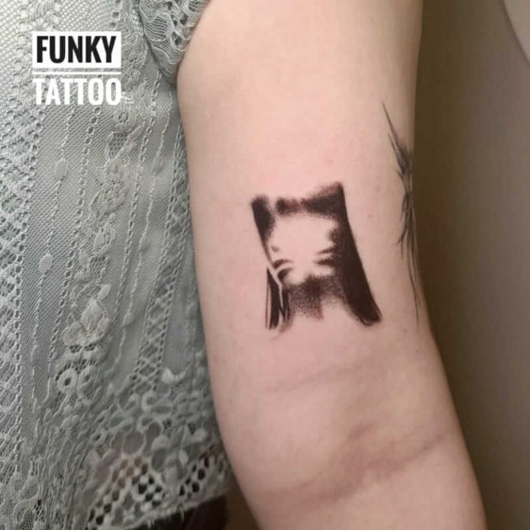 tatuaje mici tatuaje fete idei tatuaje pe mana salon tatuaje bucuresti