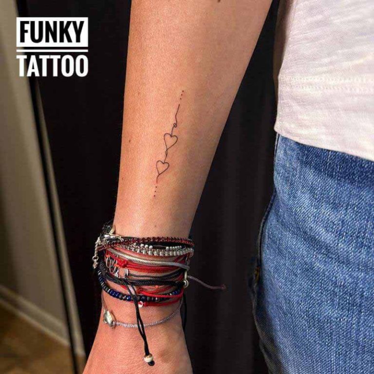 tatuaje mici tatuaje mana tatuaje fete salon tatuaje bucuresti